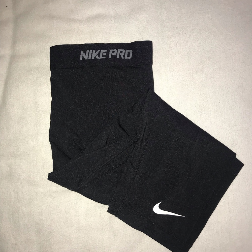 Black nike pro cropped leggings